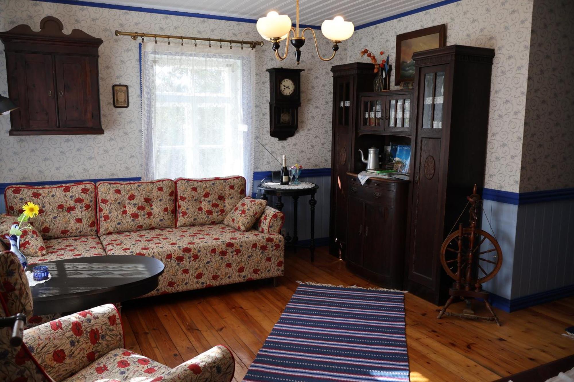 Hotel Leesi Kuelalistemaja Extérieur photo