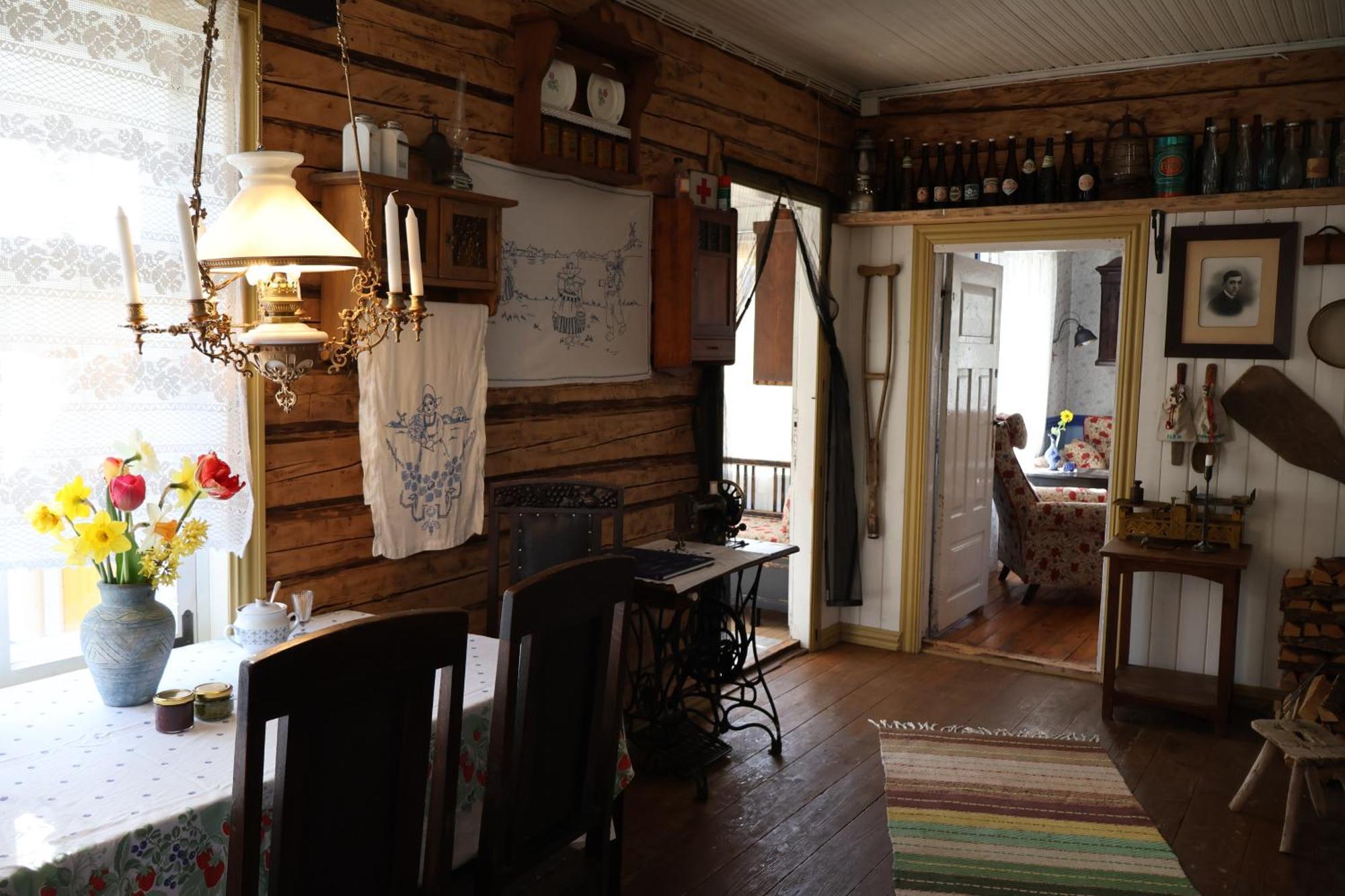 Hotel Leesi Kuelalistemaja Extérieur photo