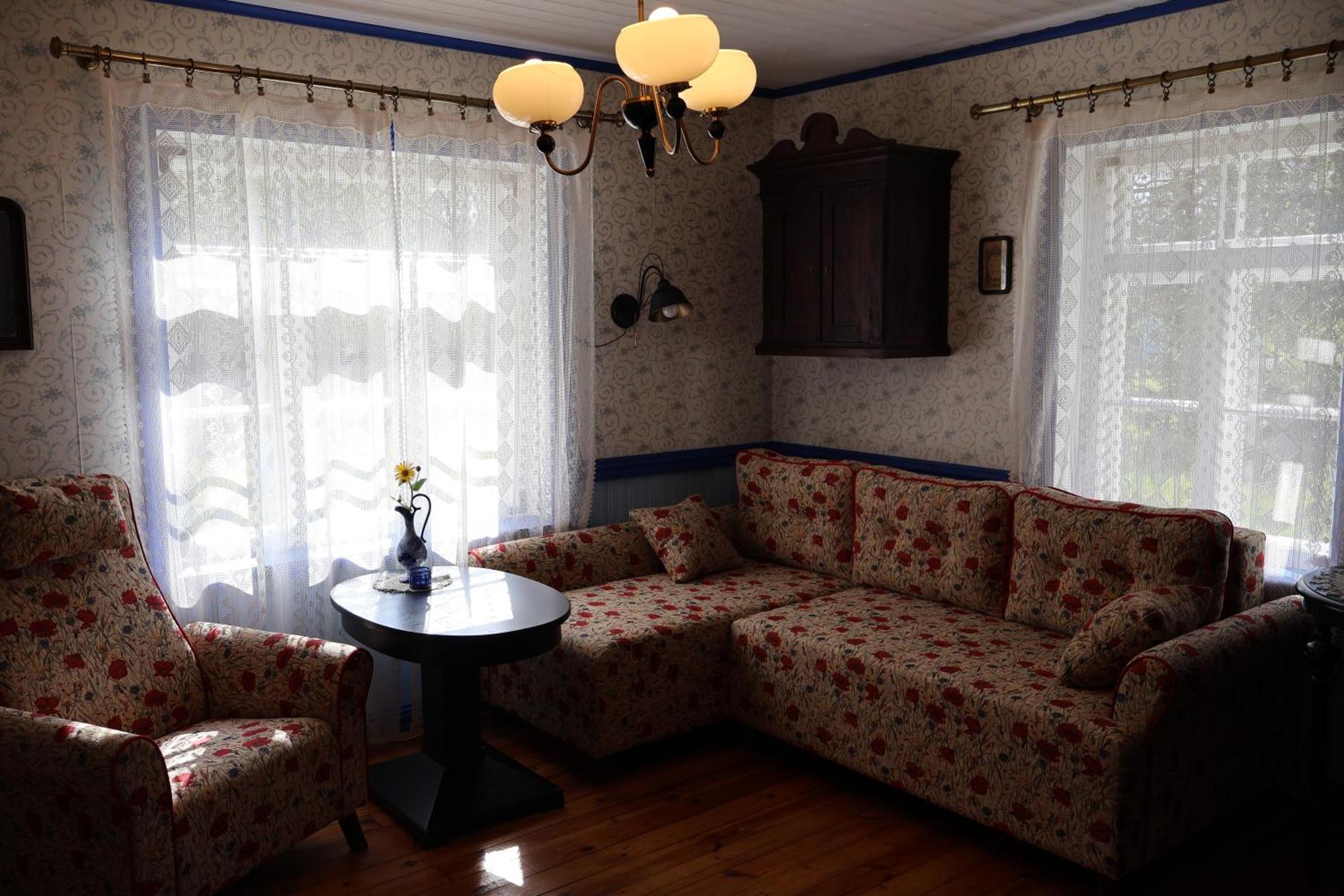 Hotel Leesi Kuelalistemaja Extérieur photo